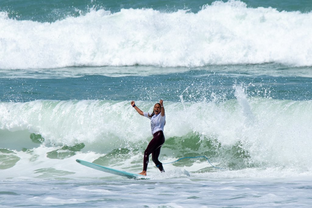 ISAsurfing's tweet photo. Domination from Host Nation in Biarritz, @surfingfrance Crowned Longboard World Champ.
▪️4 individual medals take France to the top at #ISAWLSC
▪️@bclemeter 🇵🇪 claims Men’s Gold, leads Peru to 🥈
▪️🇺🇸🥉, 🇧🇷 Copper
Full story: https://t.co/XxCPt2zkoG https://t.co/dHknzvaSr2