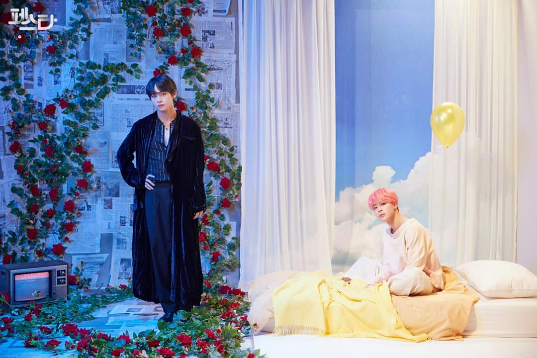 BTS_Thailand's tweet photo. [📷​ #2019BTSFESTA]
📍603
OPENING CEREMONY
FAMILY PORTRAI​T #1

ดูรูปเพิ่มเติมที่​ : https://t.co/uAAwTu9qGr

#เหล่าเพื่อนๆที่ได้เจอครั้งแรก #Singularity #Serendipity #AgustD #Persona #HopeWorld #Epiphany #Euphoria #BTS https://t.co/DNHpIOFg1q