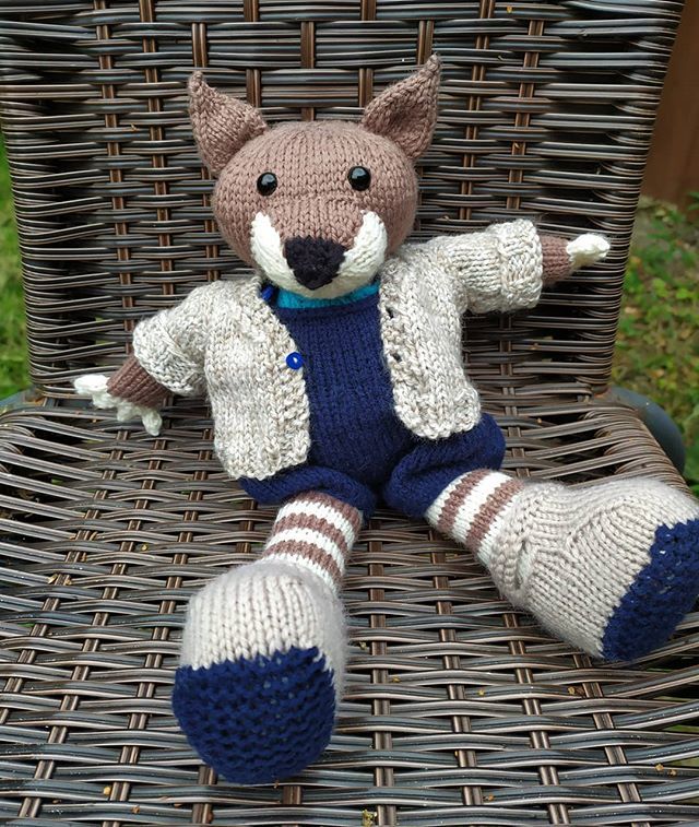 MadebyMeghanUK's tweet photo. Finished!!! At last... #knittersofinstagram #knittedtoys #instagram https://t.co/CB2jG8gLSk https://t.co/STg08tWpT6