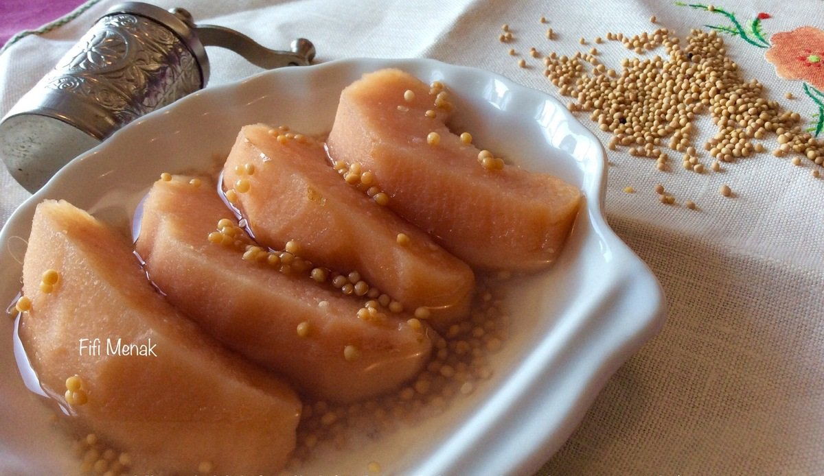 KHERDELOriginaire d'Alger. C'est une salade sucrée-salée qui se prépare avec des pommes, des coings ou des navets cuits dans de l'eau avec du sucre, de la graine de moutarde et du vinaigre.