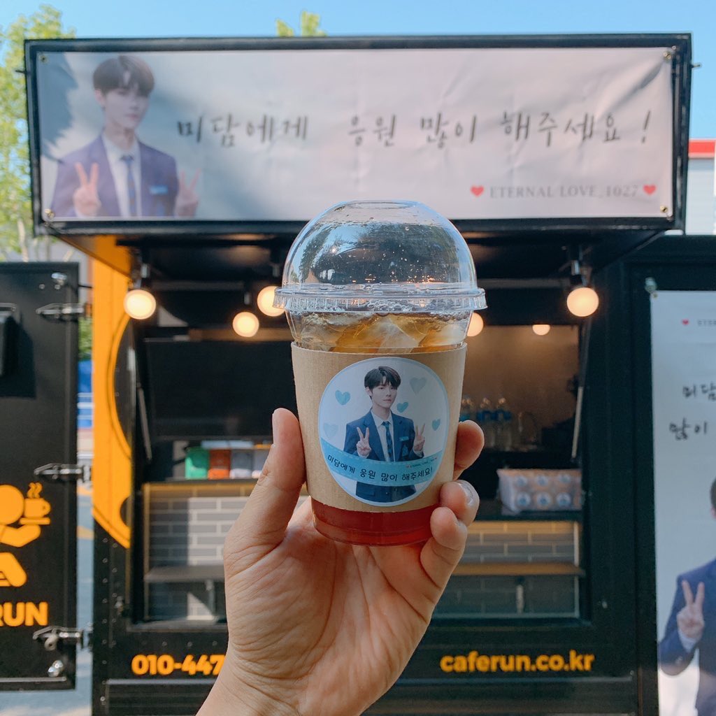 LeeMidamBr's tweet photo. [#INFO] 02.06.19 - Um dos fansites do Midam fez um food truck para ele, sendo o primeiro trainee do Produto X 101 a tê-lo 💕

#이미담 #PRODUCE_X_101 #ProduceXMidam #Visual_LeeMidam #비주얼센터_이미담 https://t.co/kk39ZFcWAr