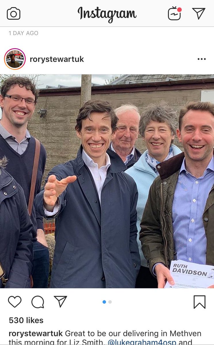 Earlesque's tweet image. In the next episode of Rory Stewart pretending to hold things... his pint! #cheers