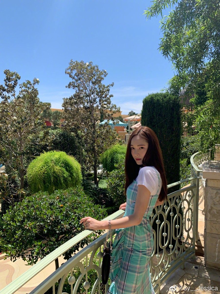 sooyeon_fashion's tweet photo. [JESSIBO] 190602 https://t.co/QvfSAWbAeL
LEMAIRE : Mini Double Folded Bag, $750
BLANC &amp; ECLARE : Mia Dress, $325 https://t.co/9LGEPmPk25
NIKE : Nike Classic Cortez, $70 https://t.co/ahR8LvxnPM

#JessicaJung https://t.co/dUhlZNtivM