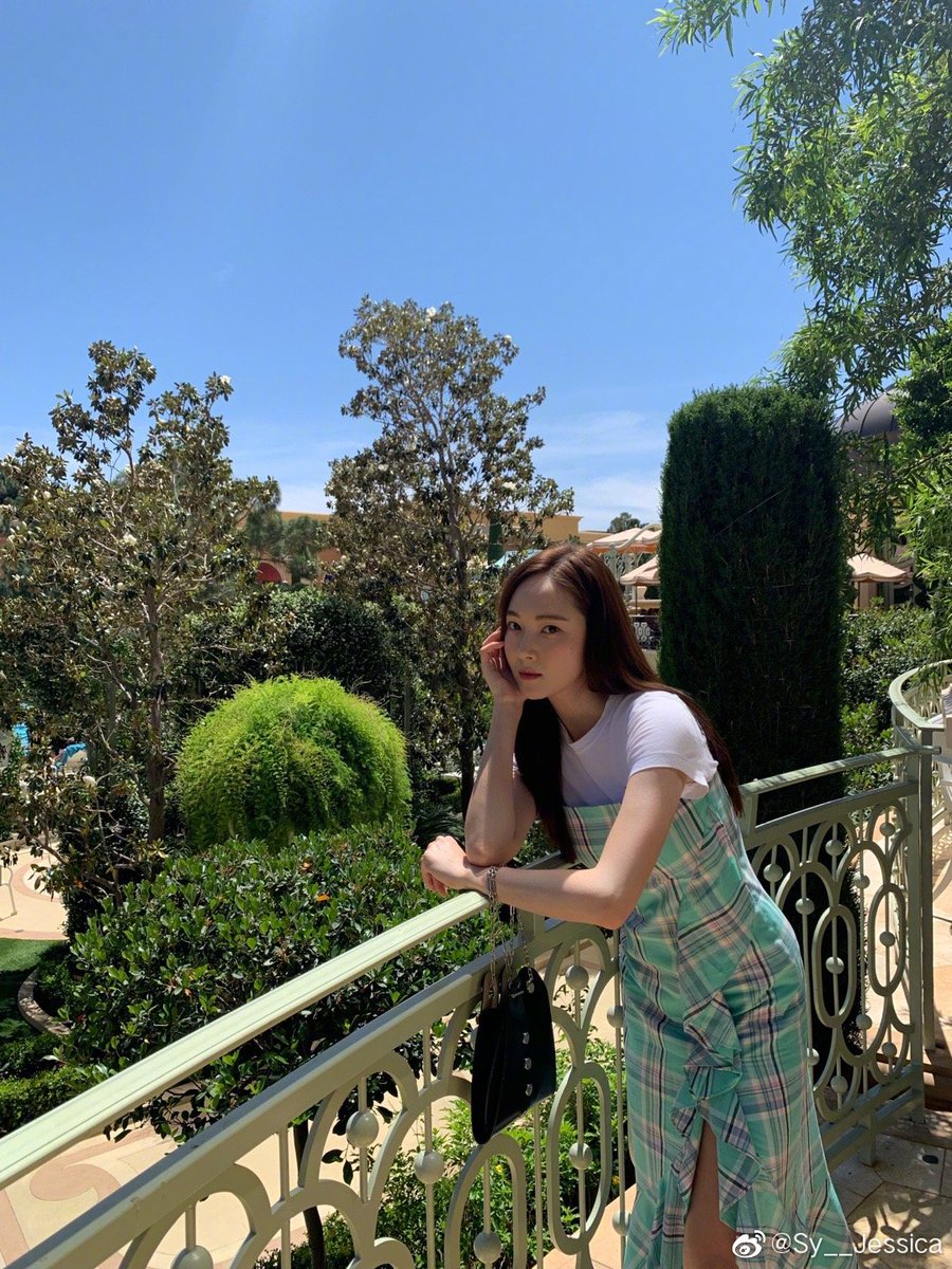 sooyeon_fashion's tweet photo. [JESSIBO] 190602 https://t.co/QvfSAWbAeL
LEMAIRE : Mini Double Folded Bag, $750
BLANC &amp; ECLARE : Mia Dress, $325 https://t.co/9LGEPmPk25
NIKE : Nike Classic Cortez, $70 https://t.co/ahR8LvxnPM

#JessicaJung https://t.co/dUhlZNtivM