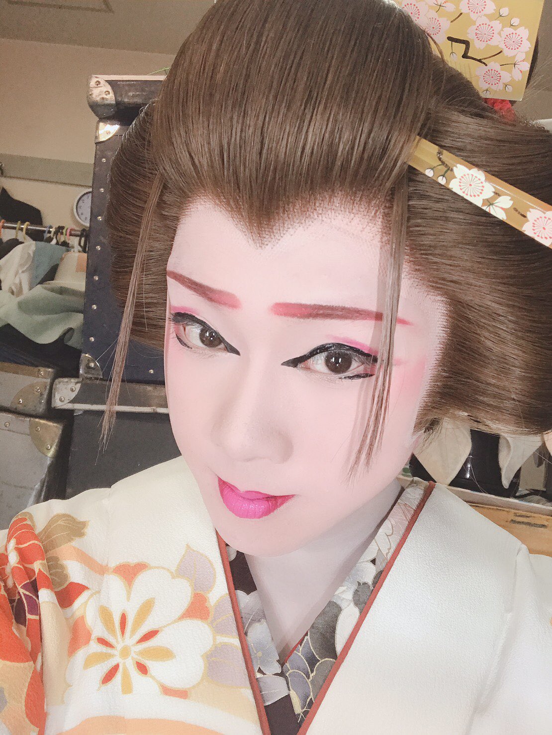中野 博太 お疲れ様です 三吉演芸場公演2日目も無事に終わりました 女形は 純情花吹雪 を踊りました 尚 明日は休演日ですのでよろしくお願いします T Co D4fgelxme1 Twitter