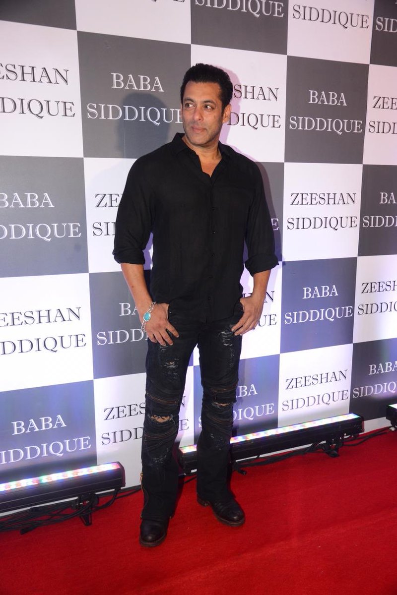 Dashing and Fit #bharat #SalmanKhan 😍
#3_दिन_मे_भारत
#3DaysToBHARAT 
#BabaSiddiqueIftaarParty