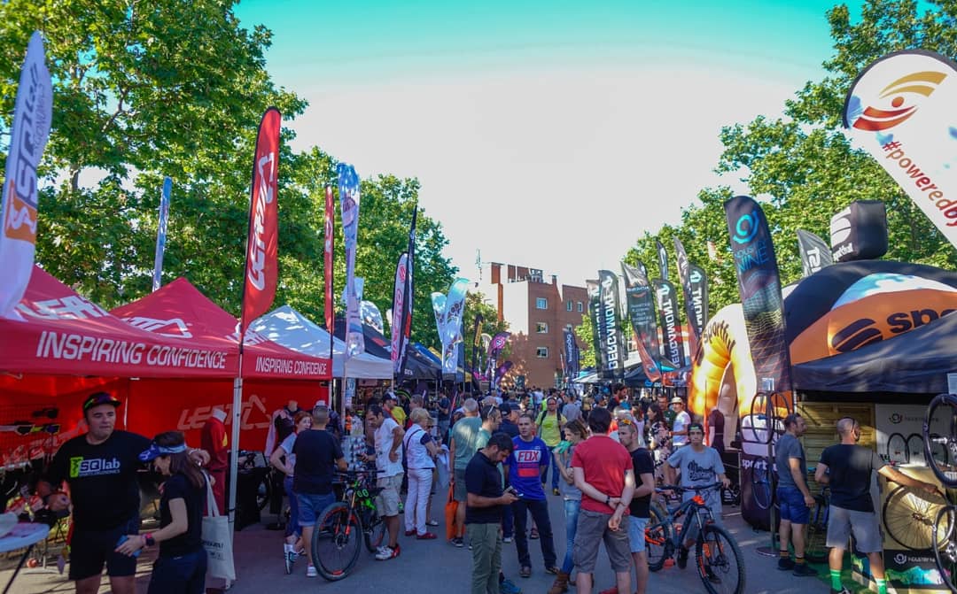 SeaOtterEurope's tweet photo. 🙌La tercera Sea Otter Europe Costa Brava-Girona baja el telón superando los 60.000 visitantes, con más de 6.100 ciclistas y consolidado como el gran escaparate de la industria ciclista.

🚲Lee la crónica completa➡ https://t.co/c8v1omMBfp

#soe2019 #SeaOtterPeople #incostabrava https://t.co/GBecgzOe5h