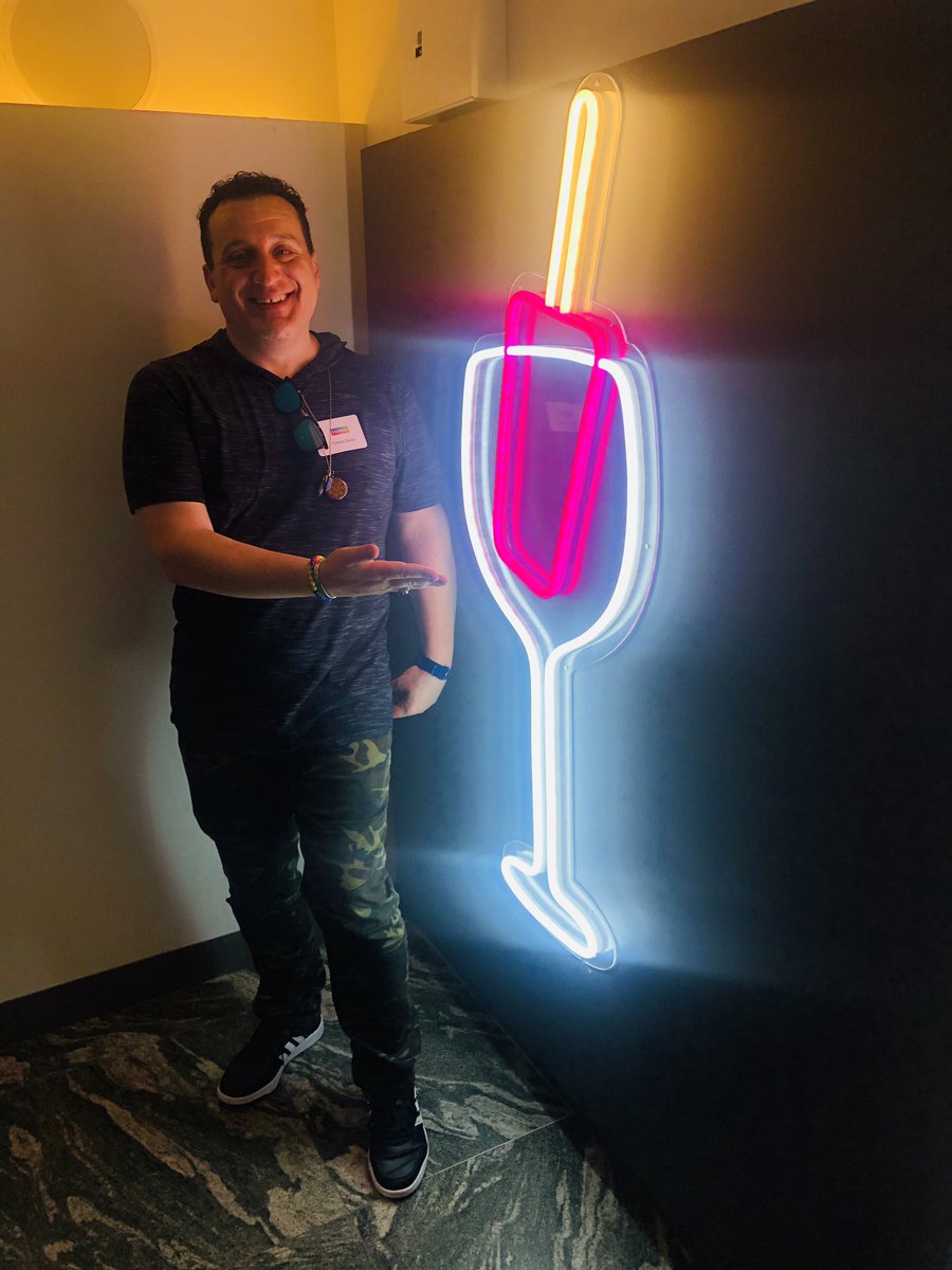 tommy_geraci_'s tweet photo. #Hiltonpride
#Stonewall50
#WorldPride2019
#HiltonsofNYC
#WeekendLikeaLocal
#SundayFunday kicking off #PrideMonth 🌈🦄🏳️🌈 https://t.co/ICVa6G959U