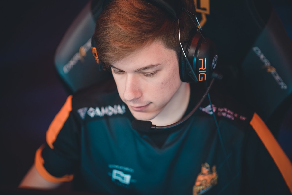 AlternativeX tweet media