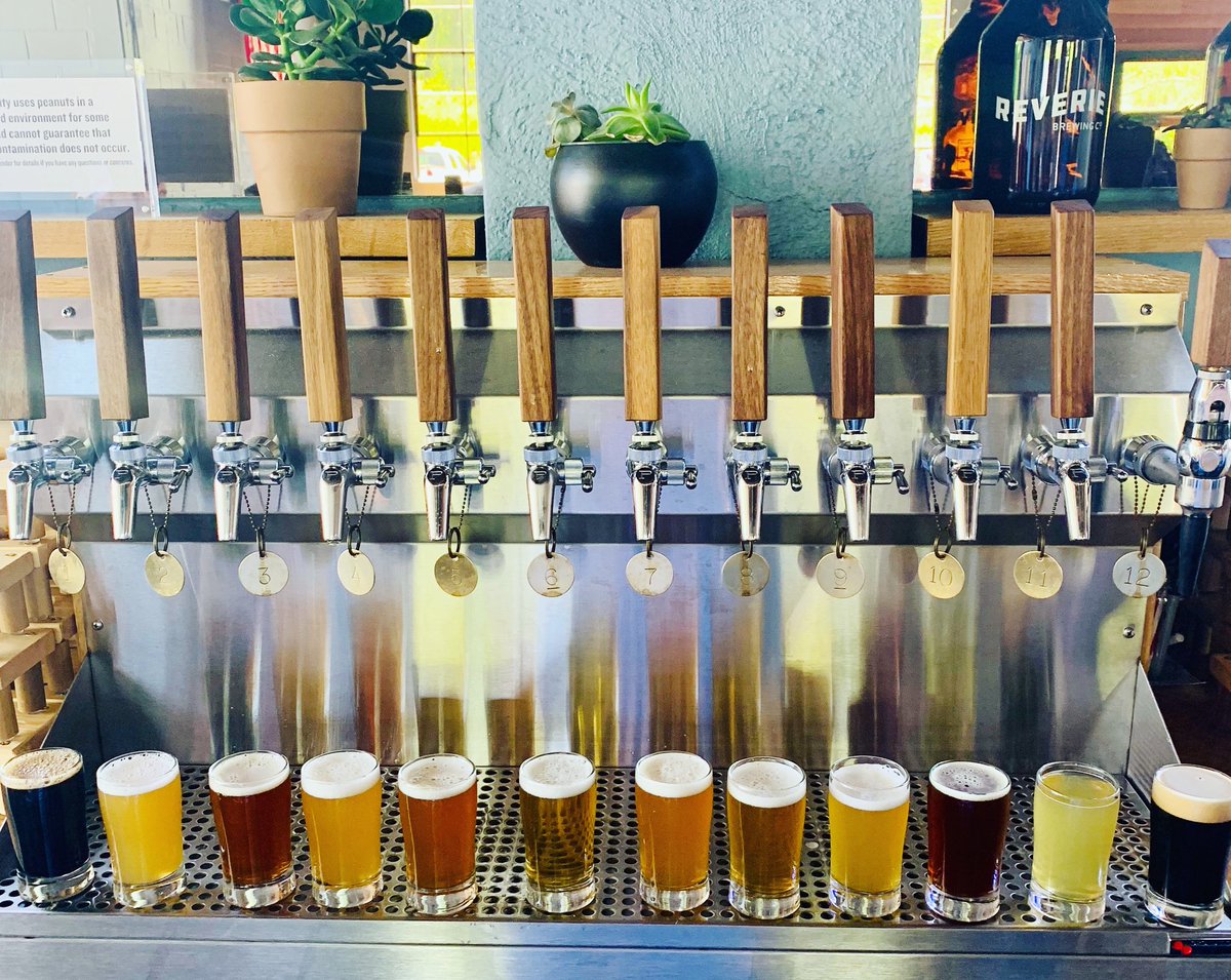 Come for a flight - stay for a pint 🍺 
-
12 delicious options on tap and live music from The Bromigos at 2PM
-
#sundayfunday #summeratreverie #ctbeertrail #newtownct