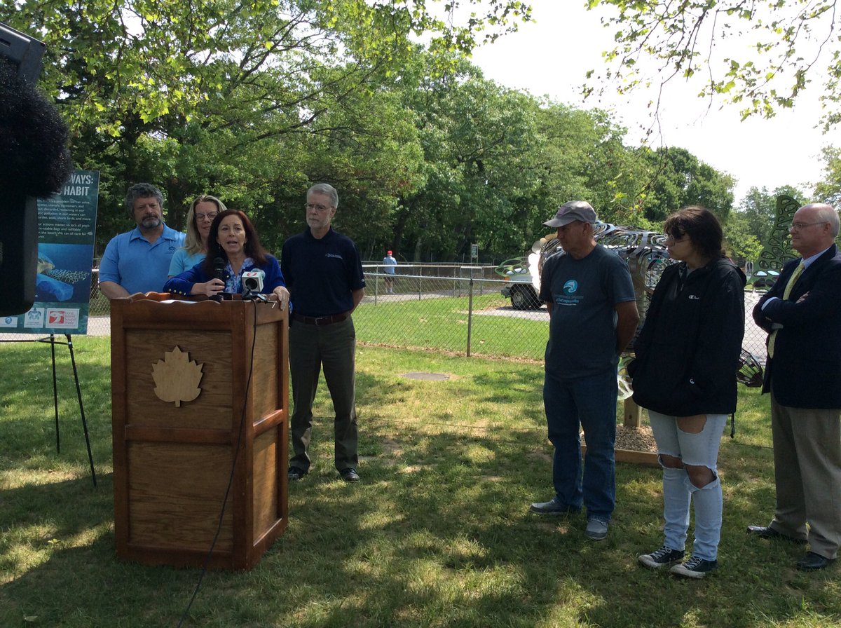 citizensenviro's tweet photo. Thanks to all who participated in the beach clean up and unveiling of the "Shelley the Turtle" sculpture at Sunken Meadow Park today. This permanent art installation will remind us to #breaktheplastichabit and #protectLISound. @amseasorg @KaraHahnLD5 https://t.co/YSYUzHljbP