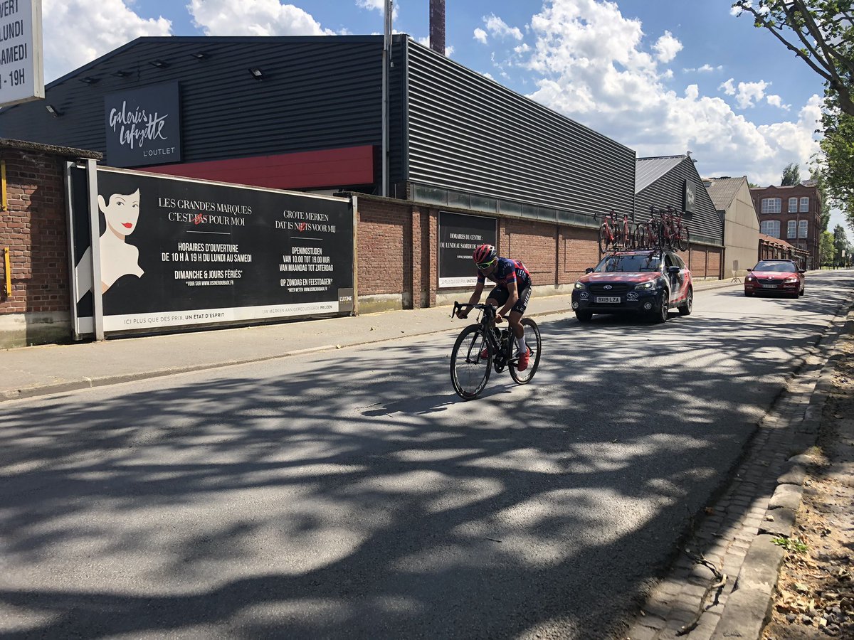 danielcos08's tweet photo. @OfficialWIGGINS @jacquescycling @Tompid @A_ParisRoubaix Awesome ride 😎 @Tompid #ParisRoubaixU23 https://t.co/1nNgwgr7Yp