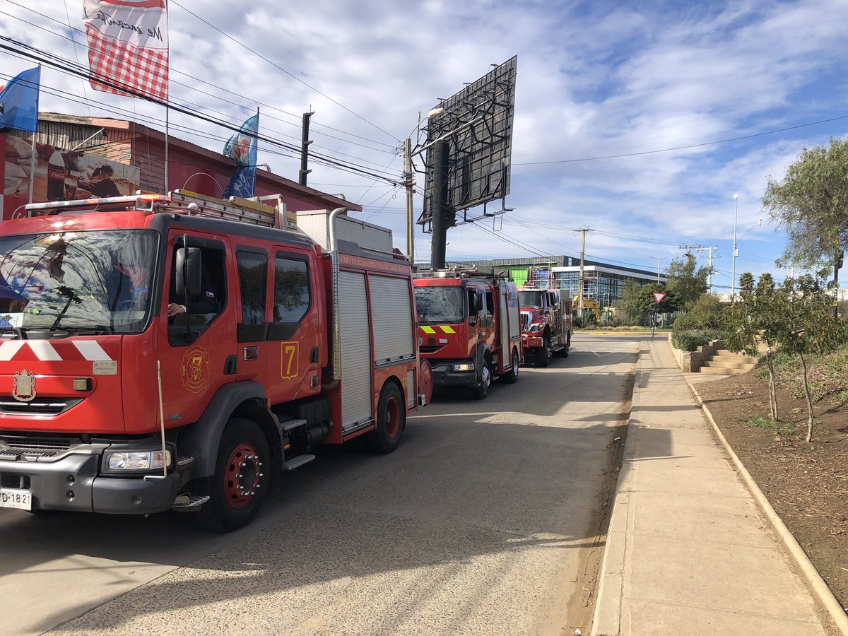 cotopizarro's tweet photo. Caravana informativa campaña Esval y Bomberos!!! Haga sus aportes a través de la cuenta del agua!!! #cbvm #bomberosvinadelmar https://t.co/qqWZsLkQjh