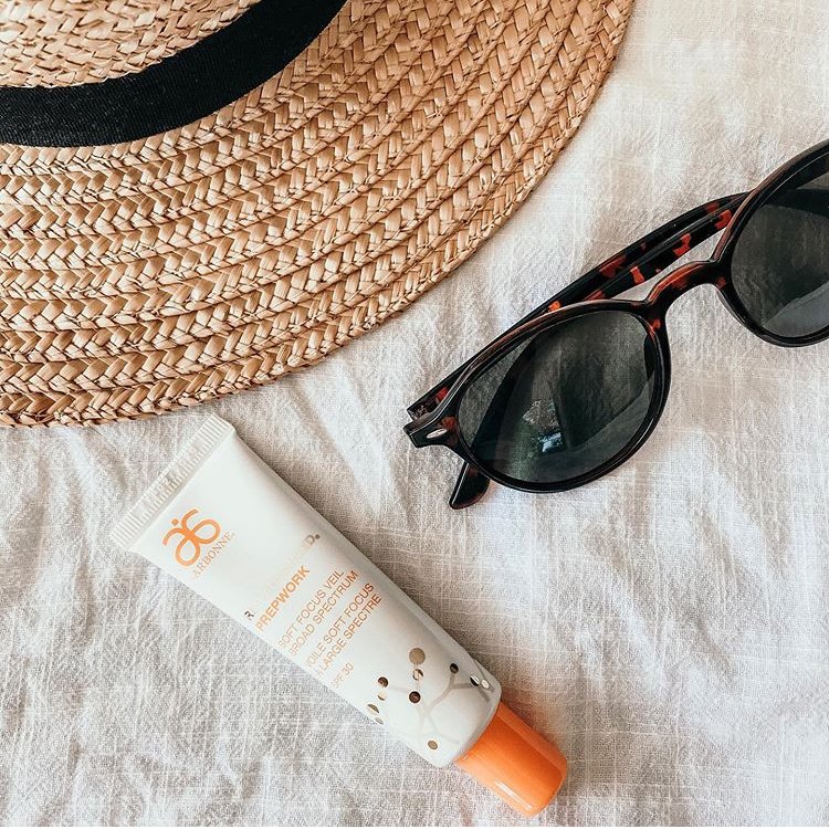 arbonne's tweet photo. Weekend glow in a tube. The RE9 Advanced Prepwork Soft Focus Veil blurs imperfections for a natural look, with a hint of dewy finish. Plus, it contains SPF 30 mineral sunscreen protection for all your outdoor plans! https://t.co/FkxR2qwvkK #RE9Prepwork #HelloHealthyGlow #Arbonne https://t.co/lhqDaxpOEQ