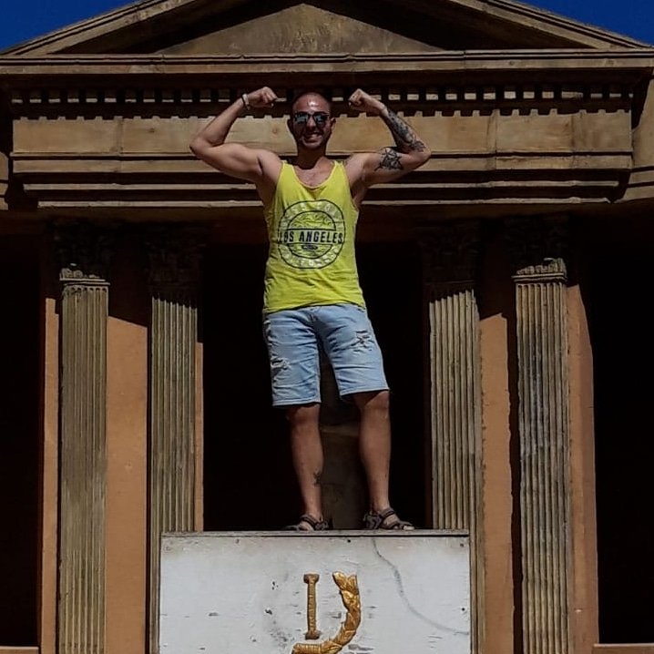 HakkuGamer's tweet image. No puede faltar mi foto de todos los años en Terra Mítica!! Y si, foto postureo total 😎☝️ domingos en familia :)
.:.
.:.
#hakkugamer #hakku #terramitica #benidorm #verano2019 #familia #postureo #podium