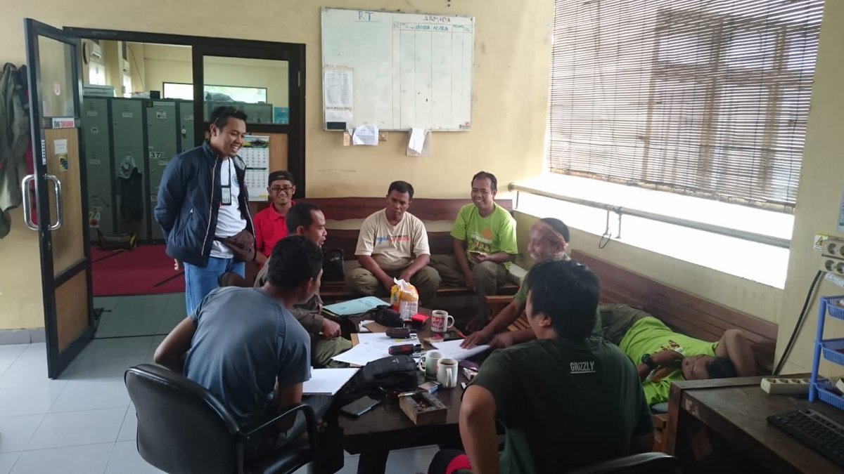 TRCBPBDDIY's tweet photo. Rangkuman giat Brifing sore Operasi Ronda Ketupat 2019
TRC Regu 2 dan Pusdalops Pok 3
Minggu, 2 Juni 2019 jam 16.00-23.00 WIB
#WaspadaMerapi
#OperasiRondaKetupat2019
#siapuntukselamat https://t.co/Wj4T8txqly