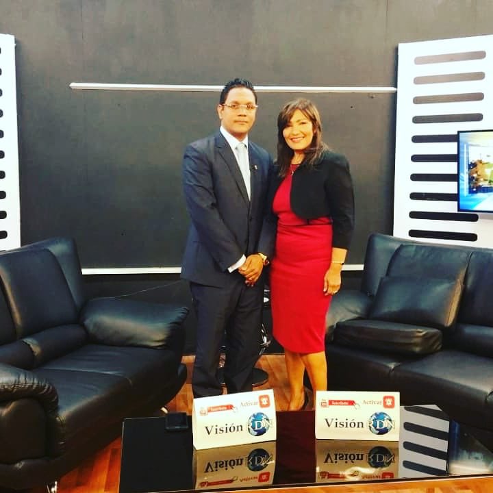 GeaVasquez's tweet photo. Gracias a Ariel y a todo su equipo por invitarnos a su espacio.  Mas de un Millón  de visitas en su canal!!
Felicidades!! https://t.co/ZweNpVQoF4