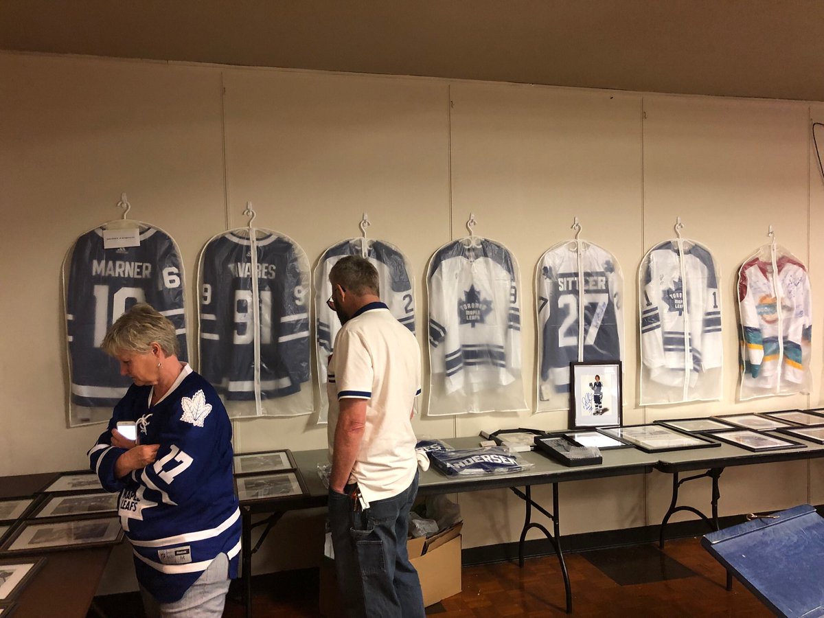 johnnybowerfund's tweet photo. The Second to None fundraiser in support of Get Veterans off the Streets &amp; the @johnnybowerfund is underway. Thanks to @MapleLeafs pbp @BonsieTweets &amp; @LeafsAlumni legend Ron Ellis for joining us!  And check out the auction table! Are those signed @Marner93 &amp; @91Tavares jerseys? https://t.co/LzbBbpS72k