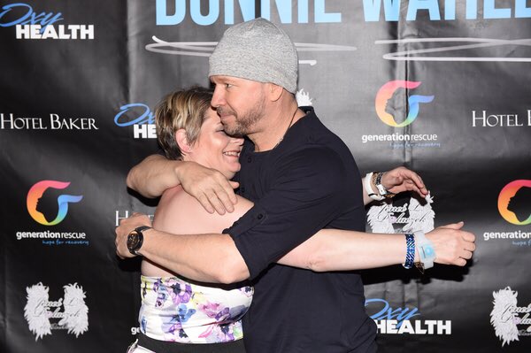 _beachbabe's tweet photo. @DonnieWahlberg
#Throwback to 3 years ago to #GoHomeWithDonnie
I was so incredibly #blessed to have been part of this. You were a total sweetheart β₯οΈ
.... so, so much has changed from that day π .... #goodegg #goodtimes π₯° https://t.co/TP6UyBOJzO