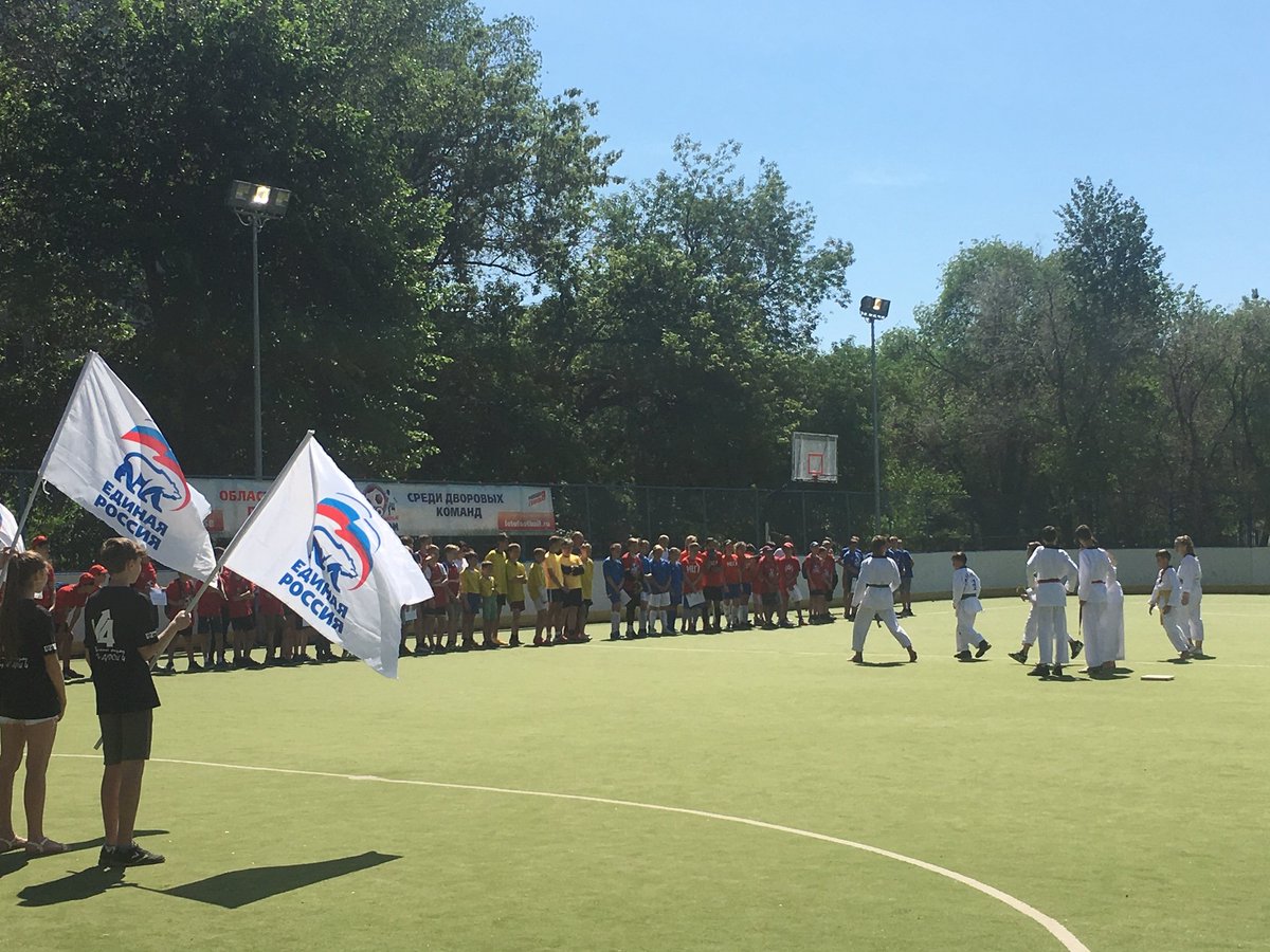 Совместно с администрацией и местным отделением партии Единая Россия провели открытие < Лето с футбольным мячом 2019 >. Так же участие приняли члены команды старшего состава ЛФК АТЛЕТИК. Желаю командам упорно тренероваться и побеждать!