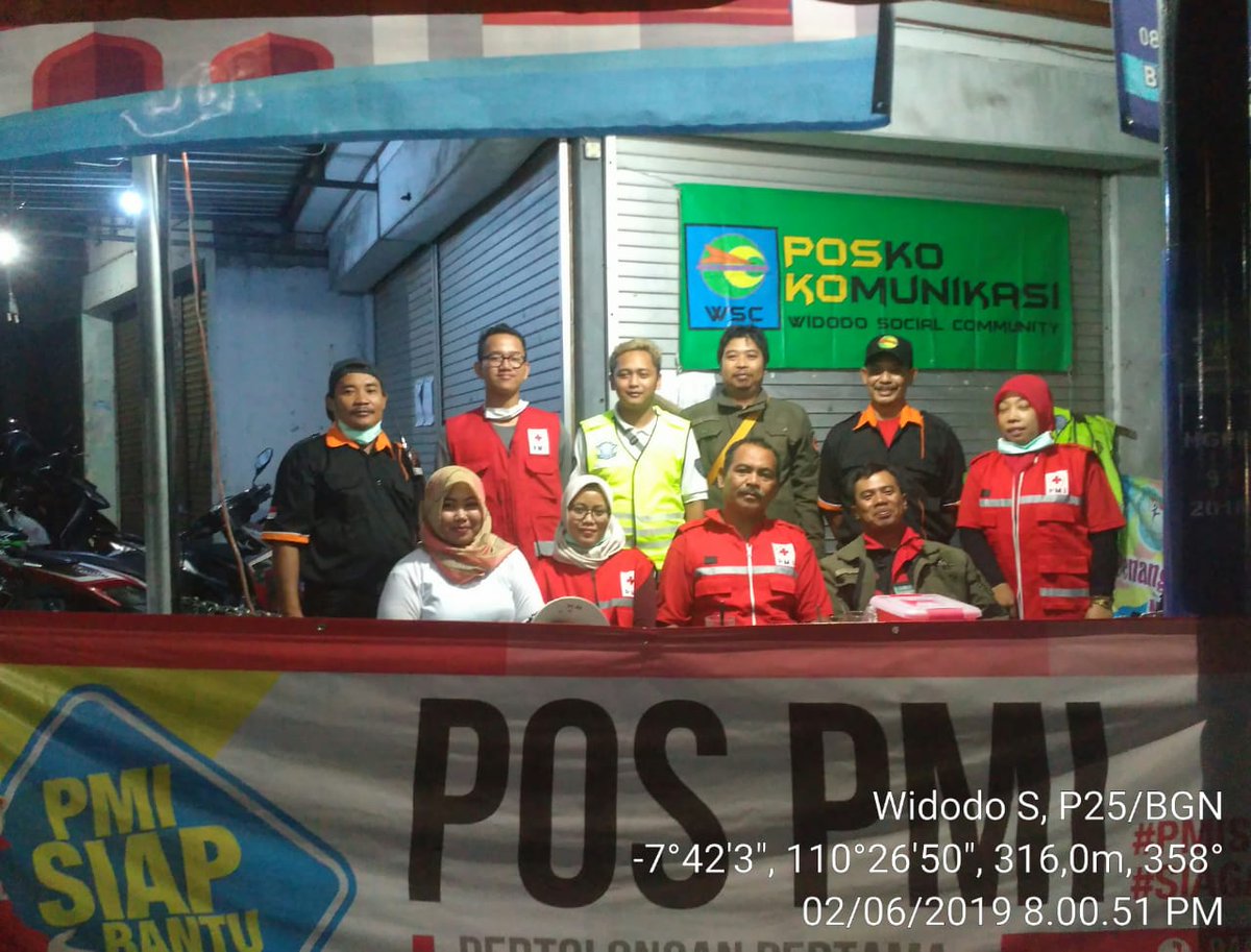 TRCBPBDDIY's tweet photo. Giat Patroli Ops Ronda Ketupat 2019 malam ini melaksanakan koordinasi jaringan posko lebaran relawan dan TNI/Polri dengan rute Turi - Pulowatu - Pakem - Jangkang.
#OperasiRondaKetupat2019
#WaspadaMerapi
#SiapUntukSelamat https://t.co/VOvd5Oxr6S