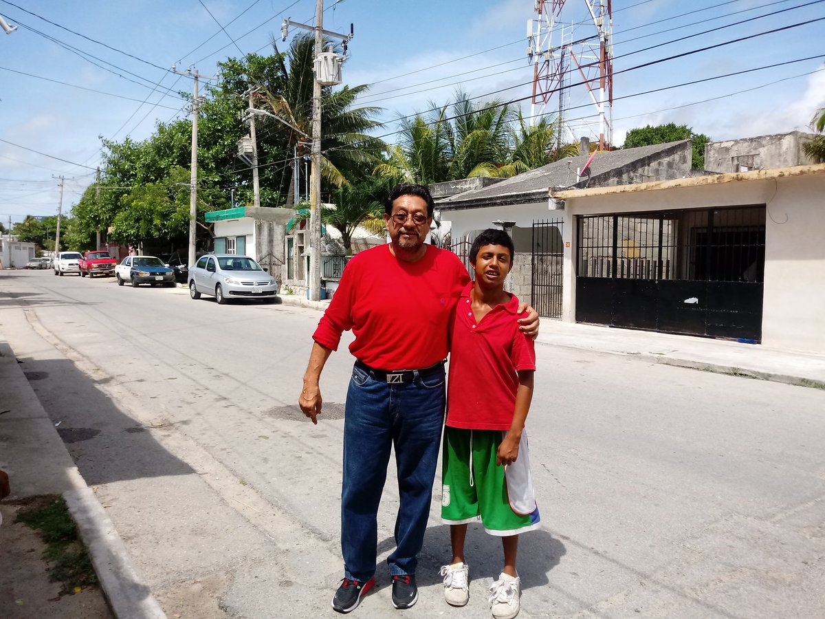Un gusto encontrarme en #PuertoMorelos a un amigo especial #Rodolfo quien agradece el apoyo de todos los que lo aprecian y ayudan. <a href="/chetubien/">Comunidad Chetubien</a> <a href="/cancunmio/">CancunMio.com</a> <a href="/FatimaConcha2/">🐚 Fatima</a> <a href="/GriseldisDomin1/">Griseldis Dominguez</a> <a href="/maritza_aes/">Maritza Aes</a> <a href="/ANALUNA13720763/">ANA LUNA</a> <a href="/licsergiochago/">Sergio Chalé Gómez</a> <a href="/MimiSenties/">Mimi Senties 🌹🏡🏡</a> <a href="/JOSEMAN57767421/">JOSÉ MANUEL GUZMÁN RÍOS</a> <a href="/Patrici72176216/">Patricia Pulido</a>
