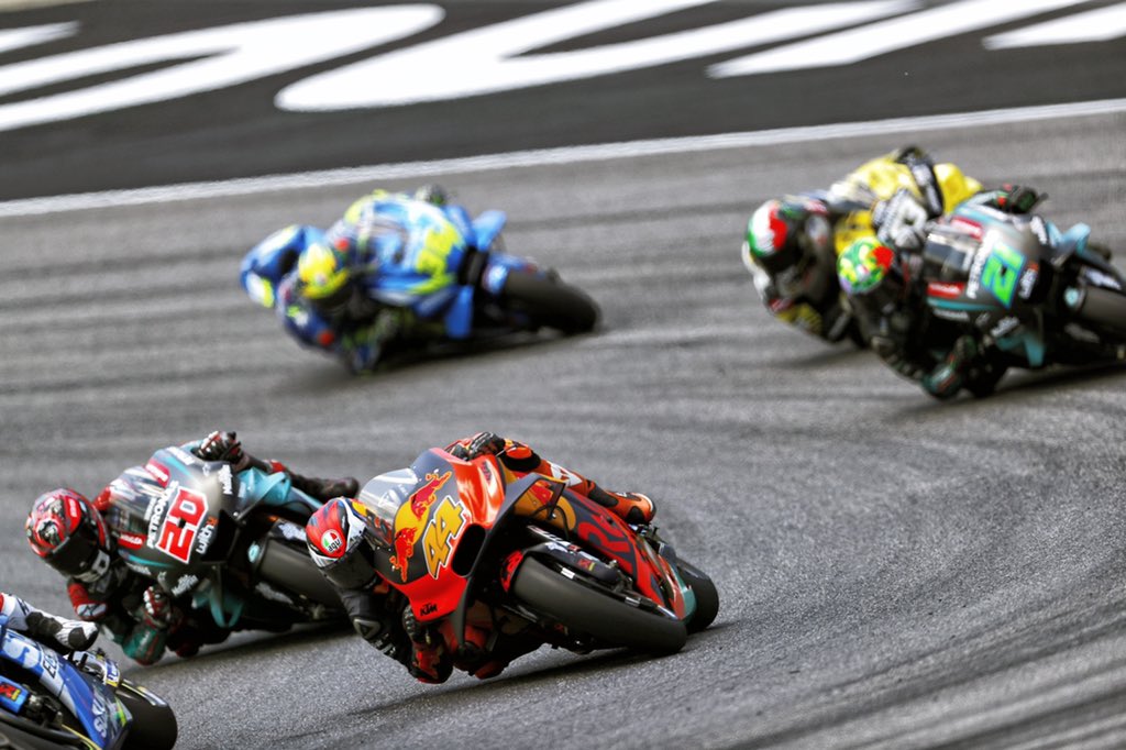 polespargaro's tweet photo. Otra carrera luchada con los mejores de MotoGP. Estamos llegando! Solo a 4 puntos del 6º del campeonato. Vamos! 👍🏼 // One more race fighting with the MotoGP top boys! Just 4 points from the 6th in the championship! The 🍊 is coming... #ItalianGP #MotoGP https://t.co/xqMo4NK1X9