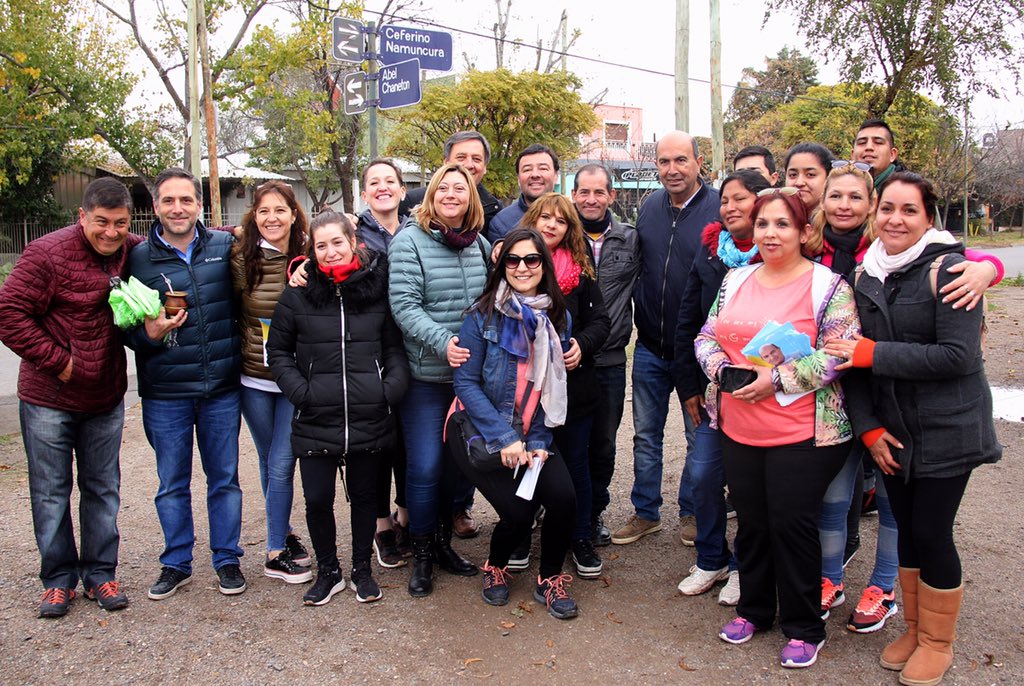 BermudezNQN's tweet photo. Estuvimos en Villa Florencia, escuchamos a los vecinos y recibimos sugerencias para seguir mejorando el barrio. Juntos vamos a trabajar para hacer una ciudad más integrada. #HayUnaCiudadParaVos https://t.co/W0h5qvpBUZ
