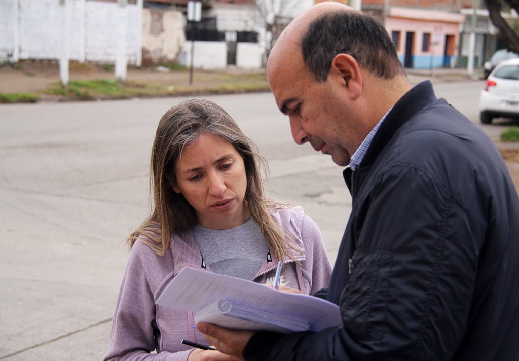 BermudezNQN's tweet photo. Estuvimos en Villa Florencia, escuchamos a los vecinos y recibimos sugerencias para seguir mejorando el barrio. Juntos vamos a trabajar para hacer una ciudad más integrada. #HayUnaCiudadParaVos https://t.co/W0h5qvpBUZ