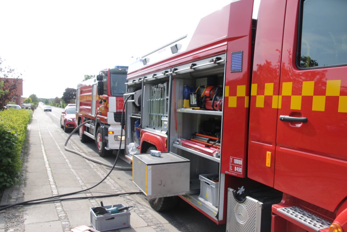 pressefotosdk's tweet photo. Ild i carport i Bjerringbro.
#ildibygning #brand #bjerringbro #politidk #nyheder https://t.co/vKLEjPMBpJ