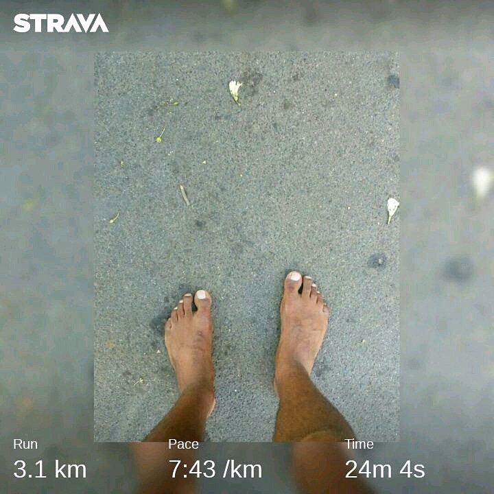 thegopijadhav's tweet photo. SUNDAY FUNDAY 🏃👣
Day 36 of @100days_running #100dayschallenge #HDOR
#2june2019 #sunday #Barefoot
@adidas @adidasrunning @FastandUp_India @GoDaddy @Garmin @GarminFitness @IndiaRunning1 @WellthyFit @Strava @runnersworld
#runner #gopijadhav #nashik #india #training #running https://t.co/raZJsw5Q2Y