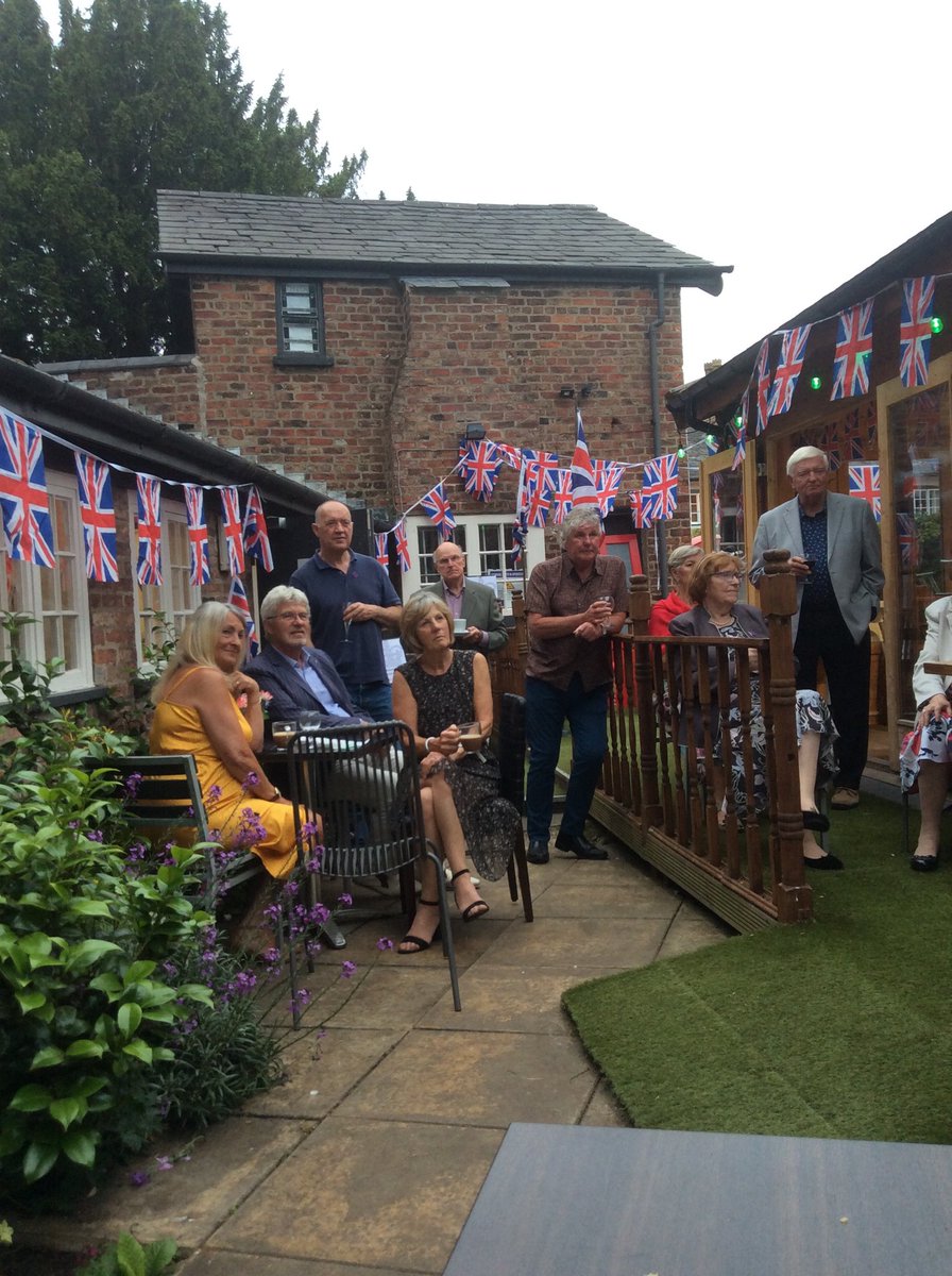 Earlams's tweet photo. ⁦@QueensAwardVS⁩ awarded to Earlams, congratulations to all our #volunteers #styal #wilmslow #Cheshire great achievement at start of #NationalVolunteersWeek2019 https://t.co/Y2m1bAADhL