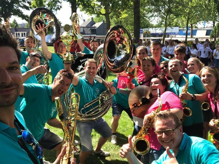 EERSTE PLAATS TIEL

Tijdens het Open Betuws Blaaskapellen Kampioenschap in Tiel hebben we de eerste prijs in de wacht gesleept 🥁🎺🎷🏆🥇💪🏻

Zien we jullie volgende week in Bemmel?