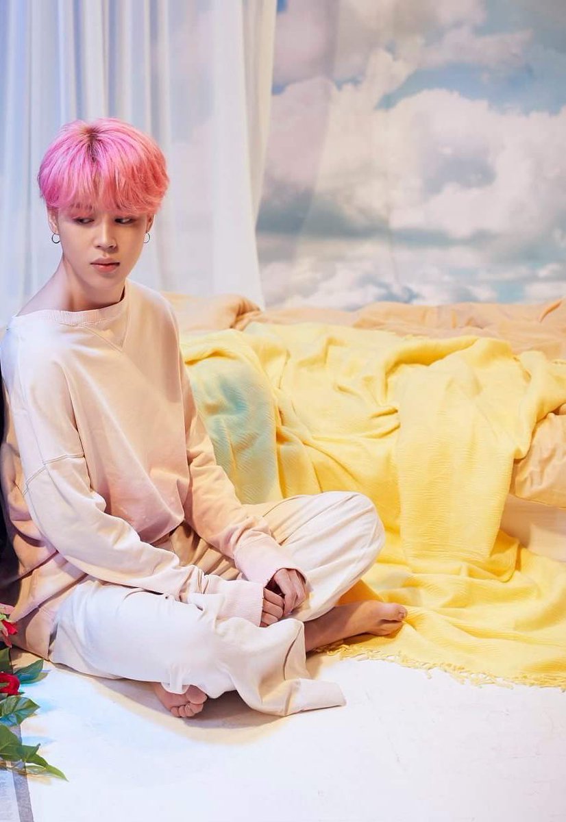 minieposts's tweet image. they look so so ethereal #JIMIN #TAEHYUNG #BTS #VMIN