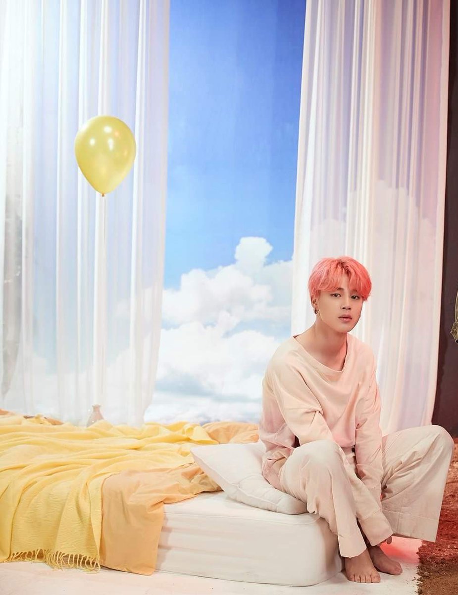 minieposts's tweet image. who dared to make jimin look extra tiny even next to yoongi 😡 #JIMIN #YOONGI #BTS #YOONMIN