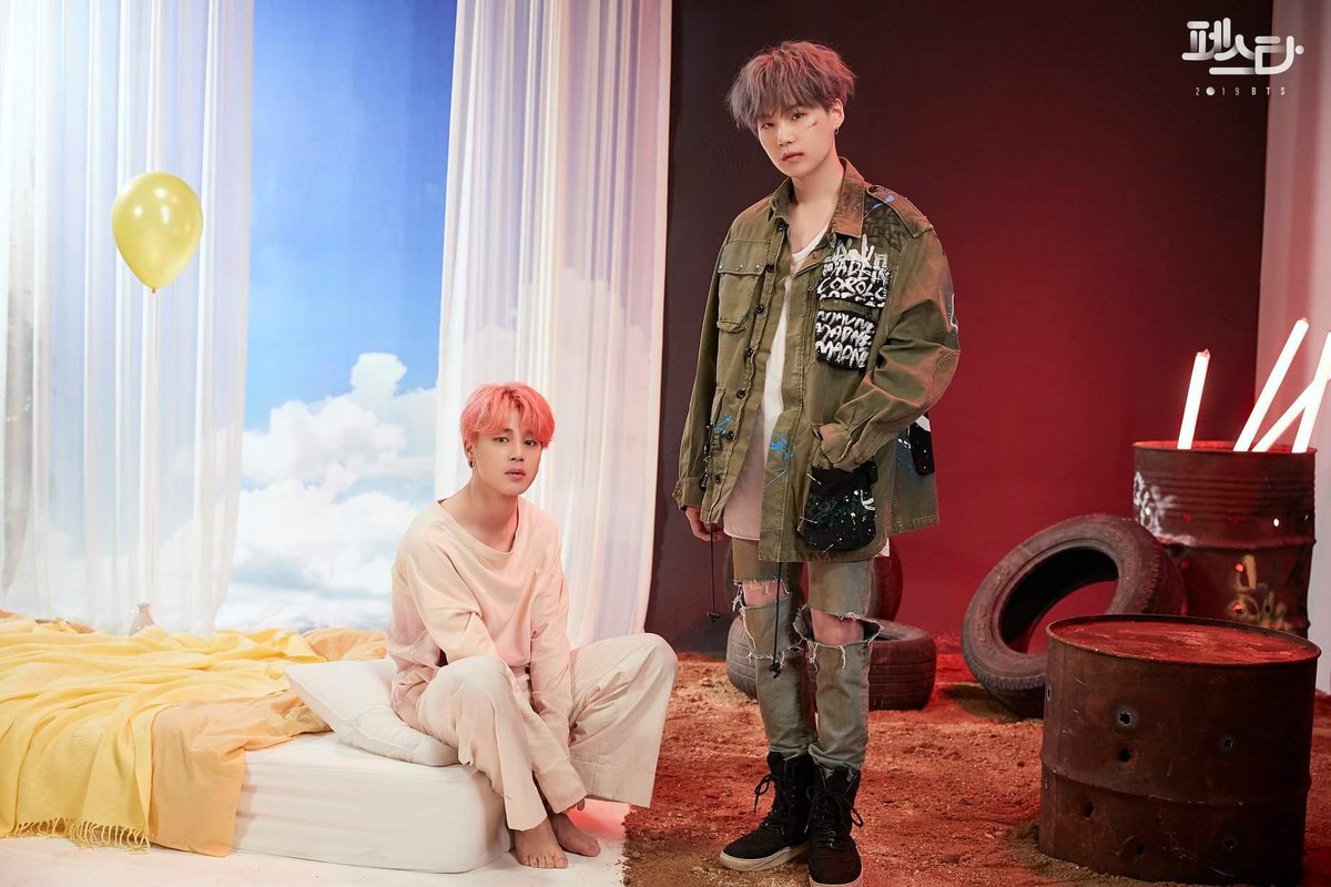 minieposts's tweet image. who dared to make jimin look extra tiny even next to yoongi 😡 #JIMIN #YOONGI #BTS #YOONMIN