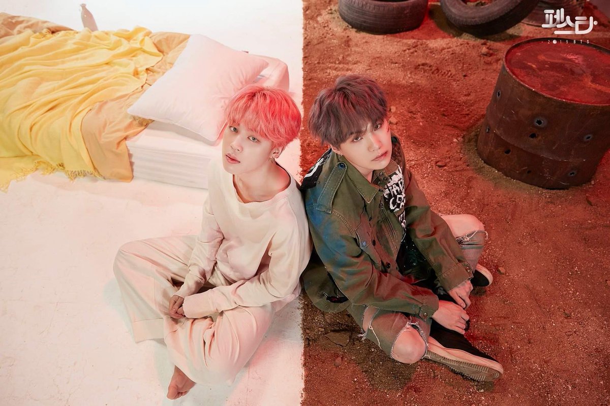minieposts's tweet image. yeah go ahead just stare into my soul like that its fine #JIMIN #YOONGI #BTS #YOONMIN