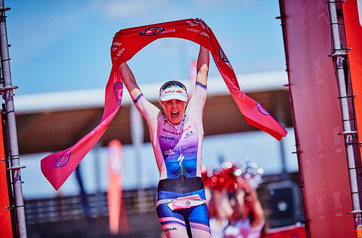 LucyAnneCharles's tweet image. Three-peating here in Samorin @Challenge_Famil #TheChampionship 🎉🤩 photos: @JamesMitchell5 📸 #WinnerWinnerChickenDinner #WeAreTriathlon