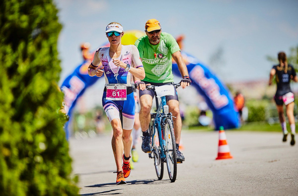 LucyAnneCharles's tweet image. Three-peating here in Samorin @Challenge_Famil #TheChampionship 🎉🤩 photos: @JamesMitchell5 📸 #WinnerWinnerChickenDinner #WeAreTriathlon