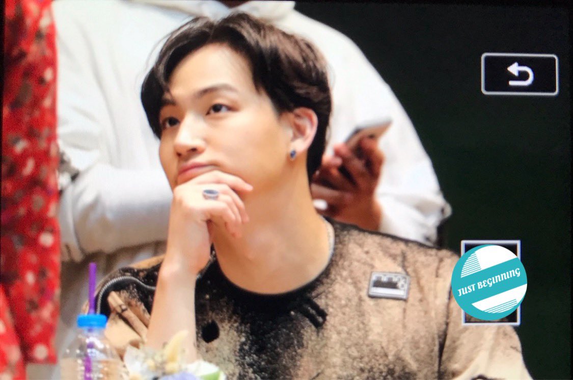 _justbeginning_'s tweet photo. 190602  명동팬싸 

1위 축하함😻🎉

#JB #재범 #제이비 #GOT7    #갓세븐  
#GOT7_SPINNINGTOP     
#GOT7_BETWEEN_SECURITY_AND_INSECURITY
#GOT7_ECLIPSE https://t.co/yGQdCtreiZ