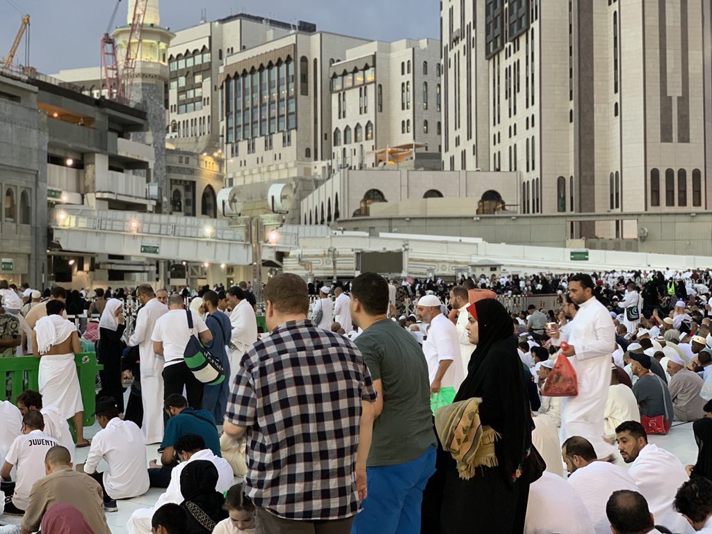 wasim_dr's tweet photo. Iftar Mubarak from the Grand Mosque. #Ramadan  28 ✔️, Allah accept it all from us. May He (SWT) forgive all our shortcomings and grant happiness and peace of mind. #Makkah https://t.co/lEvq1ttnpF