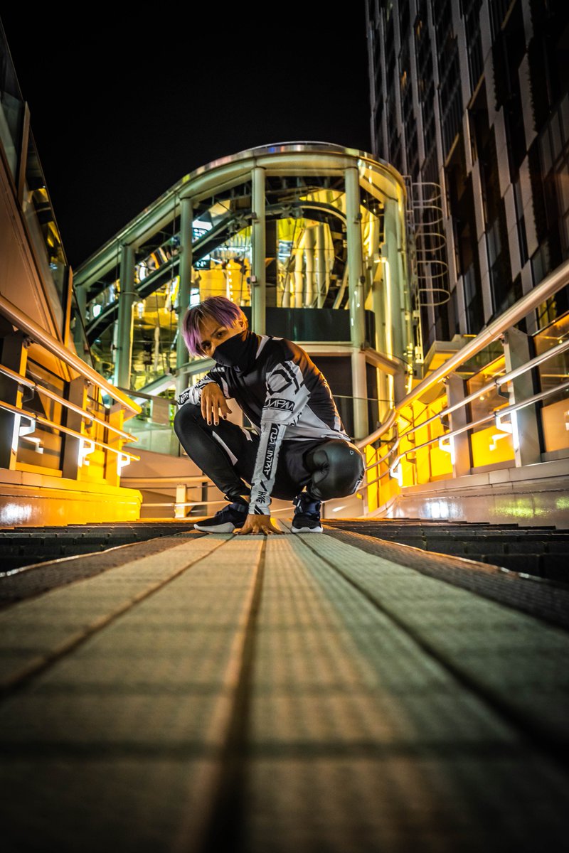 Cha2 C2 ロンtのサンプル上がってきたら一緒に販売開始しようと思ってたんですが 全然こないので明日くらいにフルプリントtシャツとラッシュガード販売開始します サイズ感とかマテリアル感 ご質問あったら是非こちらに サイバーパンク