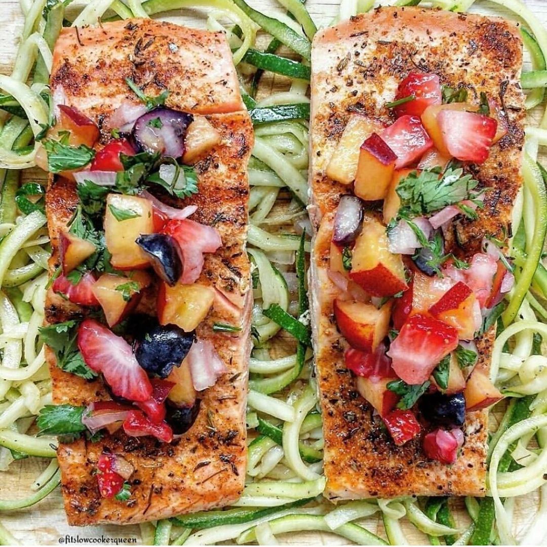 milkandeggscom's tweet photo. Fruit makes a refreshing topping, even for warm meals like this salmon with fruit salsa. Perfect for warmer weather!
#salmondinner #fruitfresh #dinnerrecipes #weeknightmeals #quickrecipes #healthyrecipeideas #myopenkitchen #healthyfoodchoices #ocfood #simplerecipes #ocfoodies https://t.co/KbNJgPs6p6