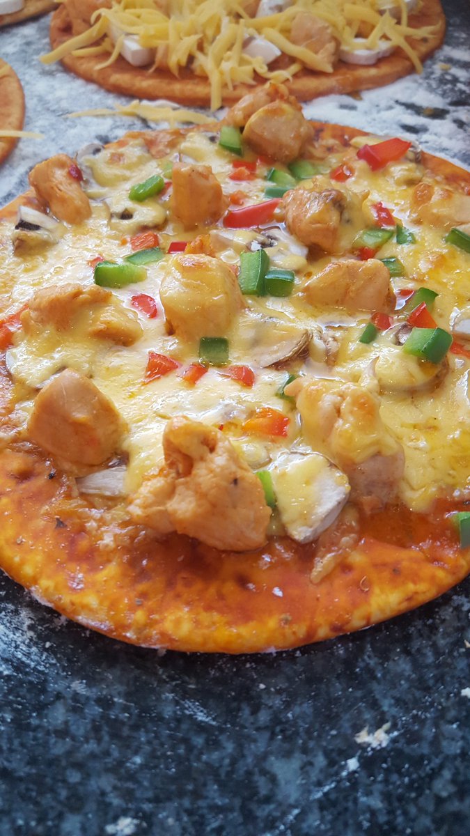 chefs_at_work's tweet photo. Chicken Pizza 🍕

Yum yum yum

For full recipe Email us at: chefsatwork1206@gmail.com https://t.co/baal4rGAz0