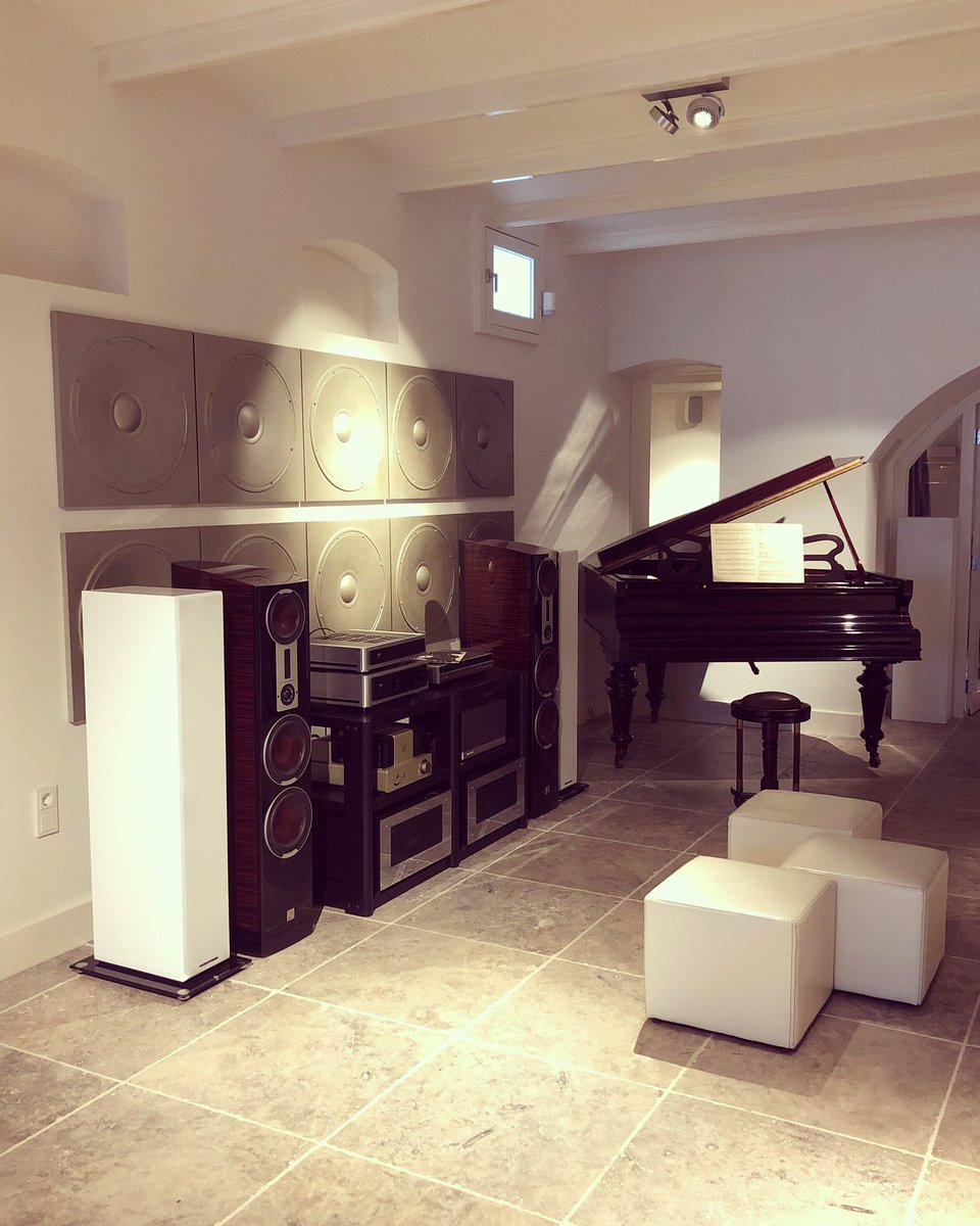 The best way to enjoy hifi is at Stassen hifi. We comibe mulitple soundsystems to make sure our clients get the best sound possible! #stassen #stassenhifi #hifi #hifiaudio #audioquest #audio #musicbox #music #highend #highsociety #highendaudio #castle #listen #piano #piano🎹
