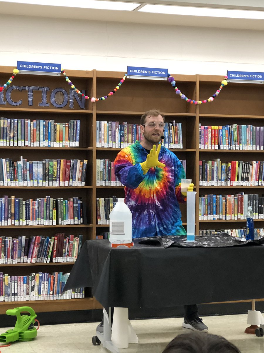 KieranRegina's tweet photo. Thanks to the Dyker Library for a great kick off to #SummerReading @BKLYNlibrary @nycschlibrarian @JustinBrannan @NYCMayorsOffice #sciencetellers https://t.co/v1tLtCm6ZV