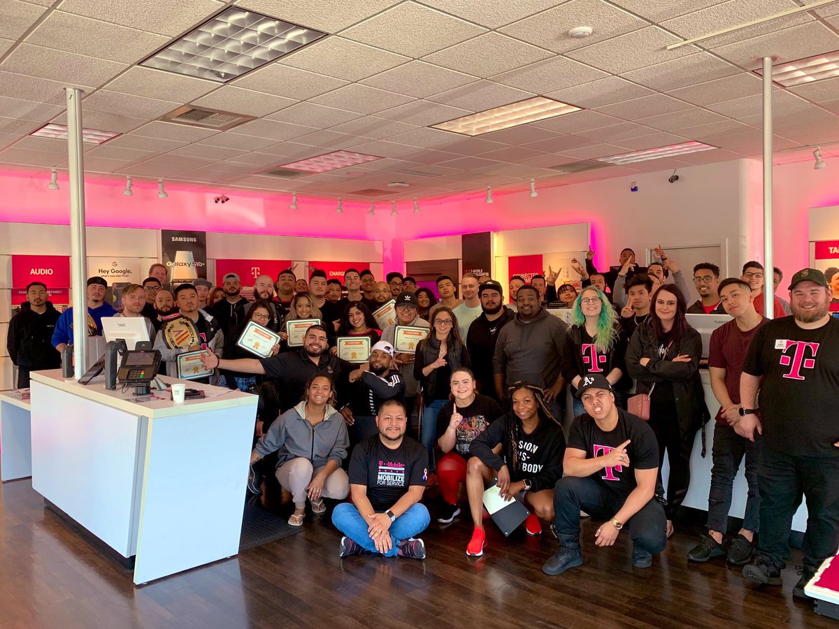 EClaudio_'s tweet image. Was invited to crash #SeattleSouth to see their awesome launch party! These guys are fired up ✅💯 thanks to Michael &amp;amp; team for having Gavin and I! #ProductAndTechnology  #topsfrontline