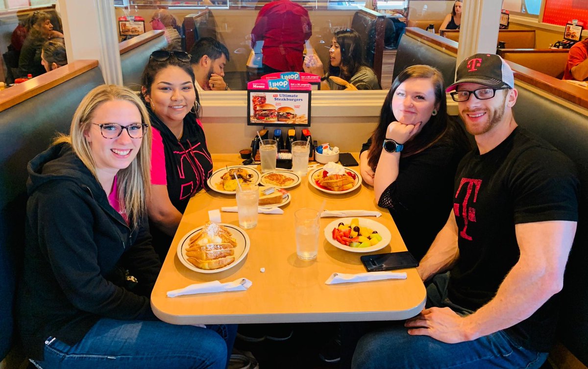 After meeting breakfast with the Meridian T-Mobile Crew! Starting June off with a bang! @ExclusiveMaria1 @RealEWInc @MGonzal186 @anthonyheng82 @TMobile