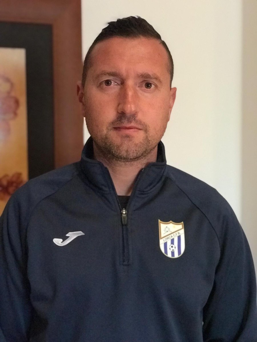 Enhorabuena al juvenil de Roque Victoria. Ha ascendido a Liga Nacional Juvenil. <a href="/LorcaCFB/">Lorca Club Fútbol Base</a> Es muy importante que el salto de categorias se note lo menos posible. Este equipo debe surtir jugadores al División de Honor.