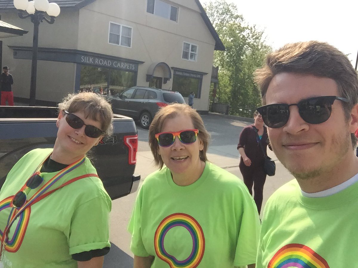 Great turn out for #pride #perth #tdbank <a href="/PietroTD/">pietroborracci_td</a> <a href="/TaraLynnH_TD/">Tara-Lynn Hughes</a>